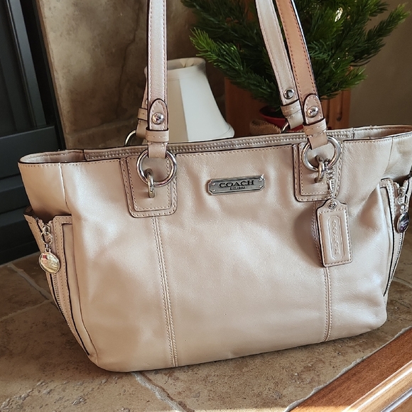 Coach Beige Leather Shoulder Bag - Picture 1 of 16